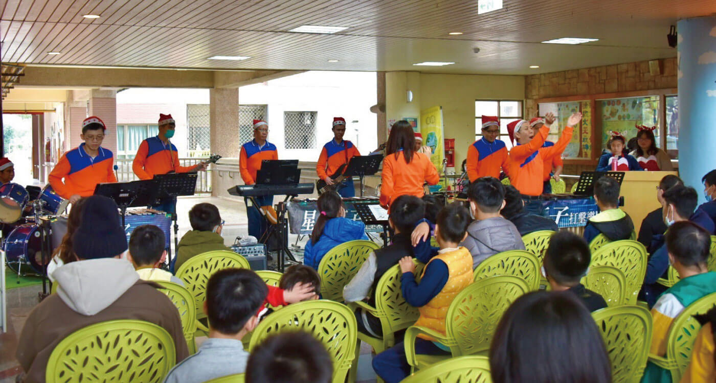 星星王子樂團花絮-愛心與感恩交織的聖誕饗宴，啓智學校巡迴演出圓滿落幕的第2張圖片